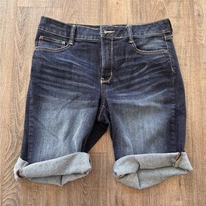 Women’s St. John’s Bay Dark Wash Blue Denim Bermuda Shorts Size 12💙